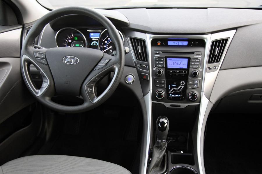  Hyundai Sonata Hybrid 2010 года  (фото 58 из 83)